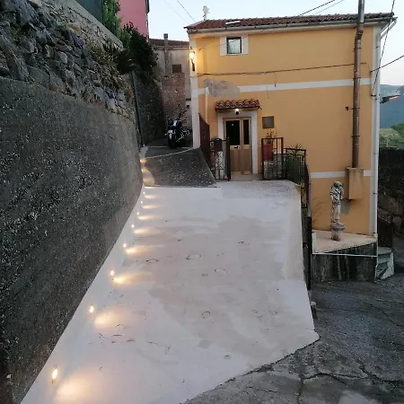 Di Stanza 9km Dal Mare. Santa Domenica Talao